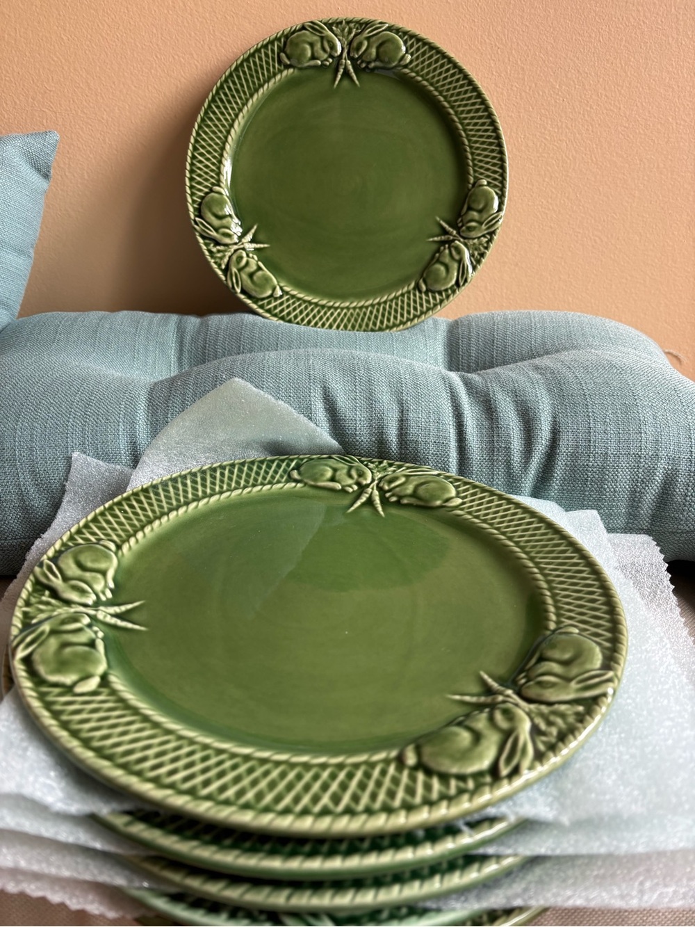 NEW Set of 6 Bordallo Pinheiro Art Pottery Green Rabbit Bunny Dinner Plates